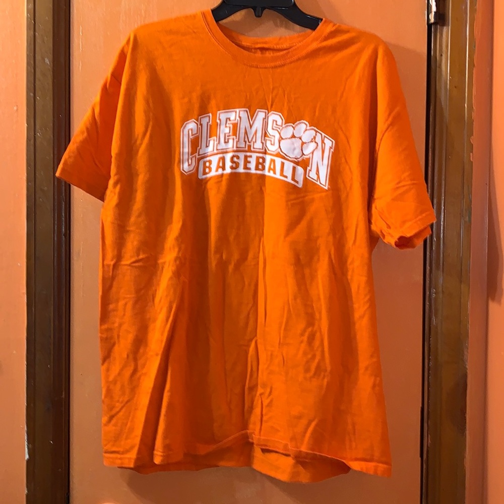 *4 items for $25* Orange T-Shirt P2P 22inches UNISEX